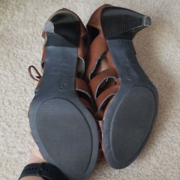 Strappy lace up heels - Picture 4 of 4